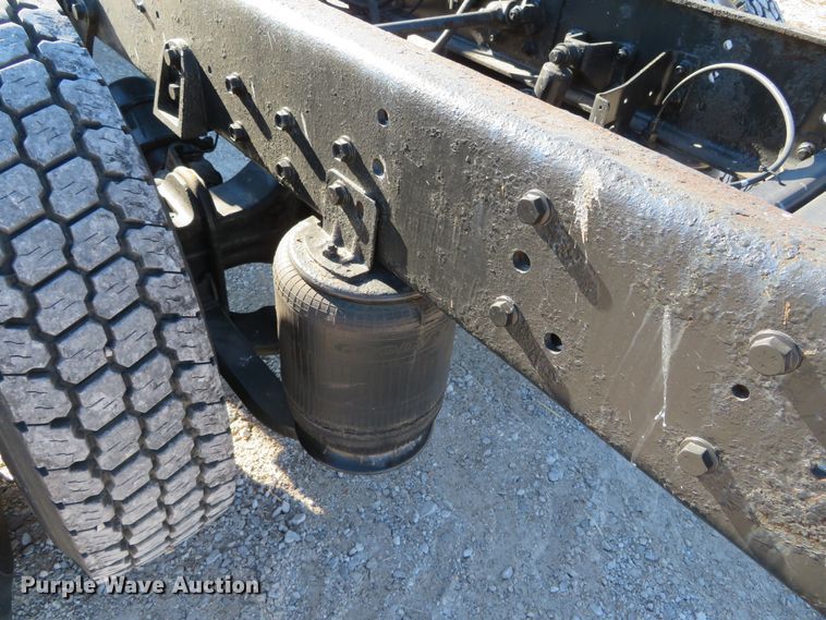 image for item DH0608 2007 International 4300  truck cab and chassis