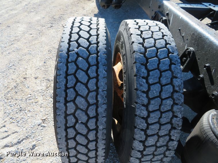 image for item DH0608 2007 International 4300  truck cab and chassis