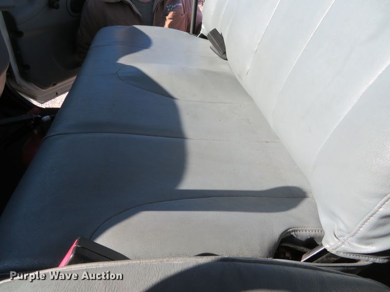 image for item DH0608 2007 International 4300  truck cab and chassis