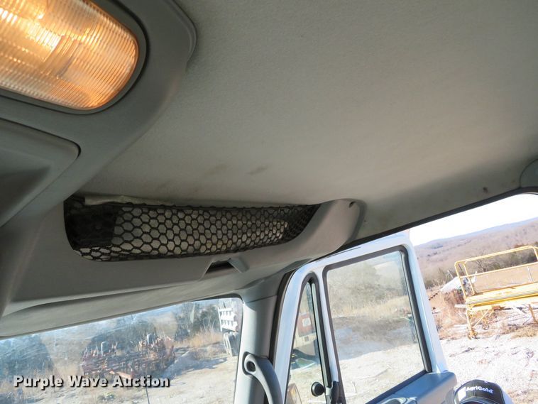 image for item DH0608 2007 International 4300  truck cab and chassis