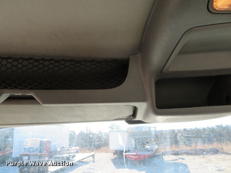 image for item DH0608 2007 International 4300  truck cab and chassis