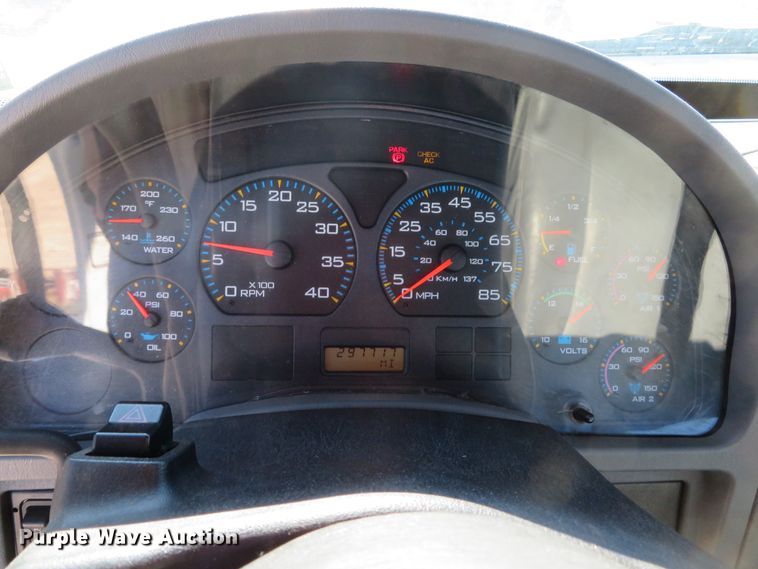 image for item DH0608 2007 International 4300  truck cab and chassis