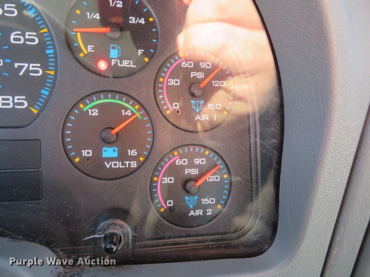 image for item DH0608 2007 International 4300  truck cab and chassis