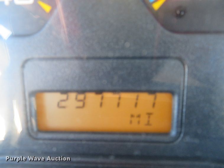 image for item DH0608 2007 International 4300  truck cab and chassis