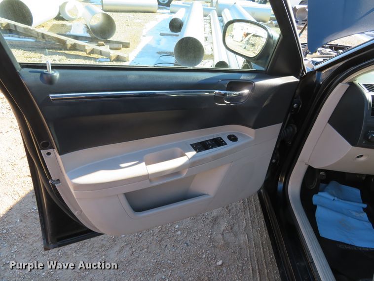 image for item DH0647 2007 Chrysler 300 Touring  limousine