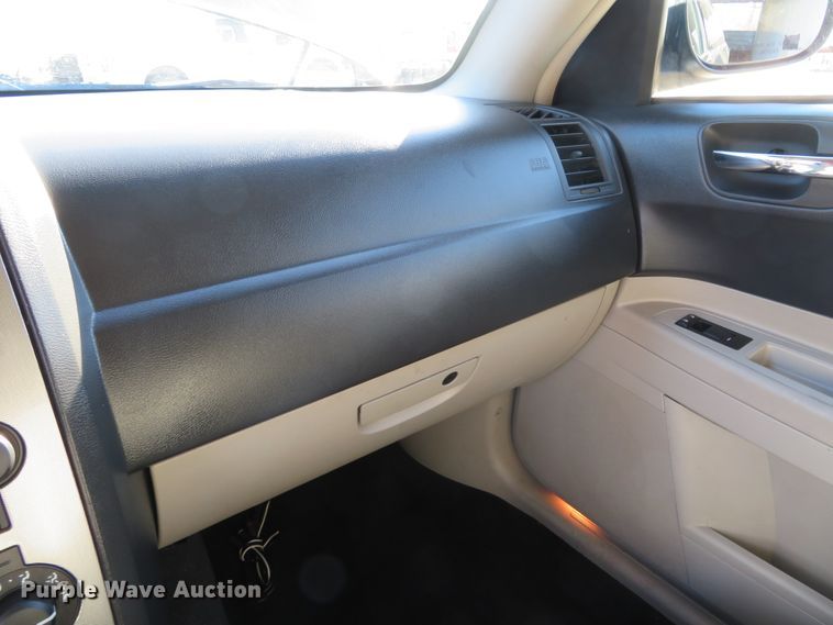 image for item DH0647 2007 Chrysler 300 Touring  limousine