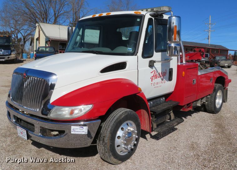 image for item DH0654 2011 International DuraStar 4300  tow truck