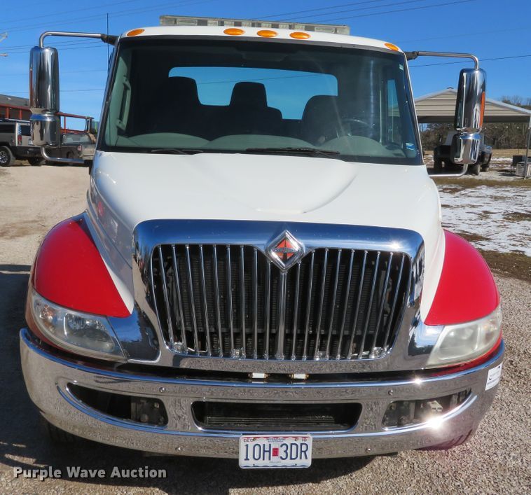 image for item DH0654 2011 International DuraStar 4300  tow truck