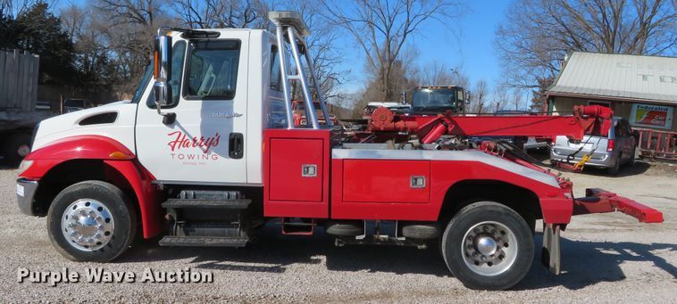 image for item DH0654 2011 International DuraStar 4300  tow truck