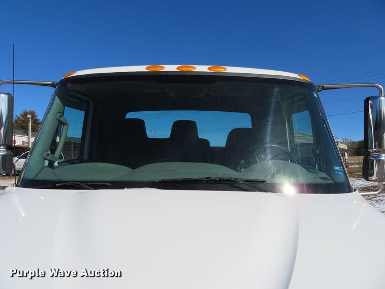 image for item DH0654 2011 International DuraStar 4300  tow truck