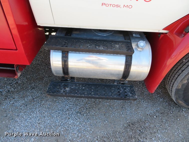 image for item DH0654 2011 International DuraStar 4300  tow truck