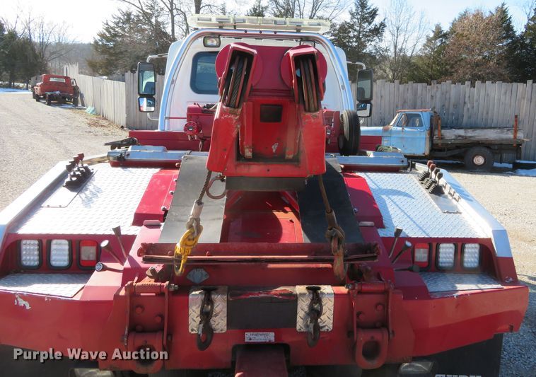 image for item DH0654 2011 International DuraStar 4300  tow truck