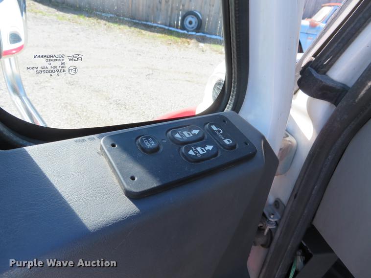 image for item DH0654 2011 International DuraStar 4300  tow truck