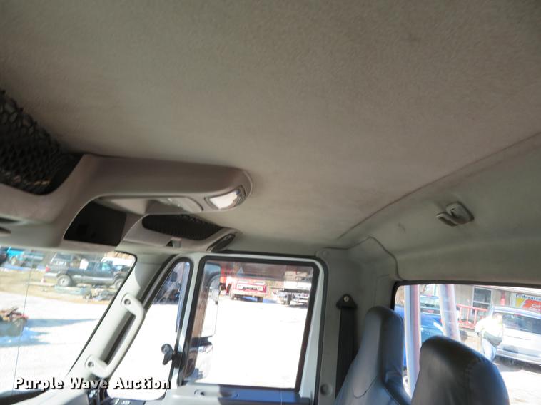 image for item DH0654 2011 International DuraStar 4300  tow truck