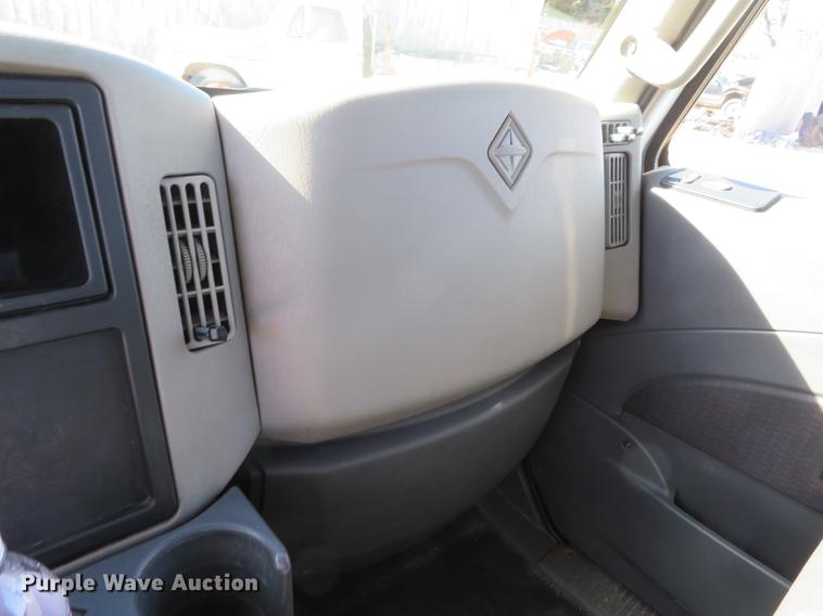 image for item DH0654 2011 International DuraStar 4300  tow truck