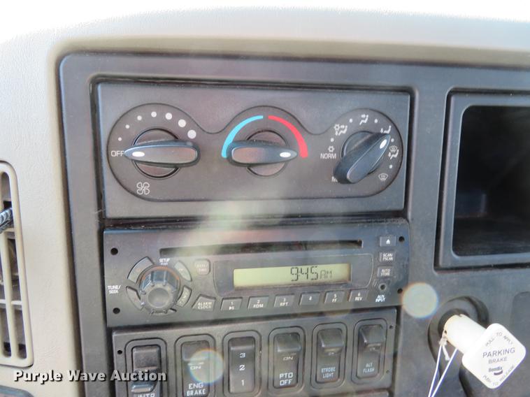 image for item DH0654 2011 International DuraStar 4300  tow truck