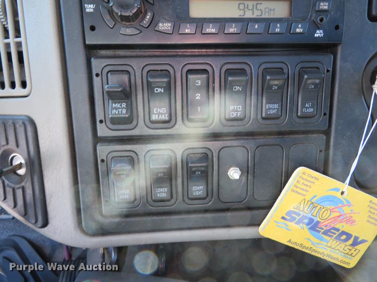 image for item DH0654 2011 International DuraStar 4300  tow truck