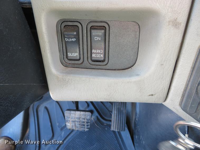 image for item DH0654 2011 International DuraStar 4300  tow truck