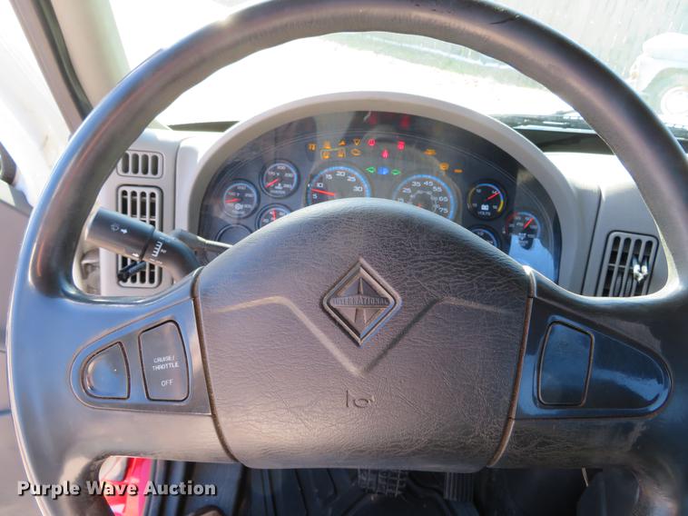 image for item DH0654 2011 International DuraStar 4300  tow truck