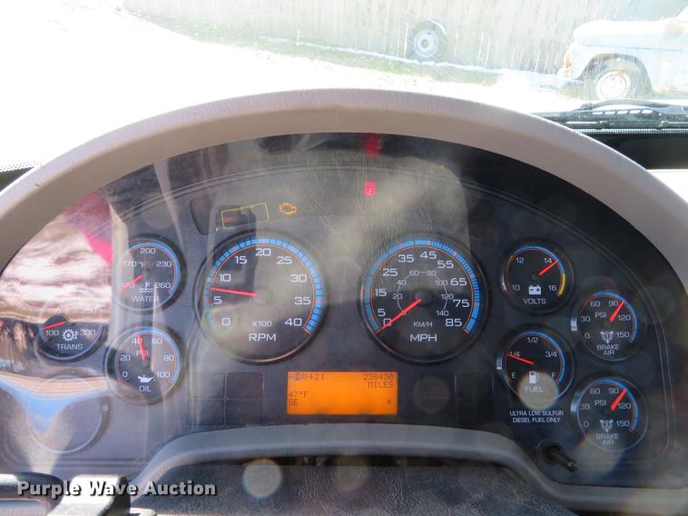 image for item DH0654 2011 International DuraStar 4300  tow truck