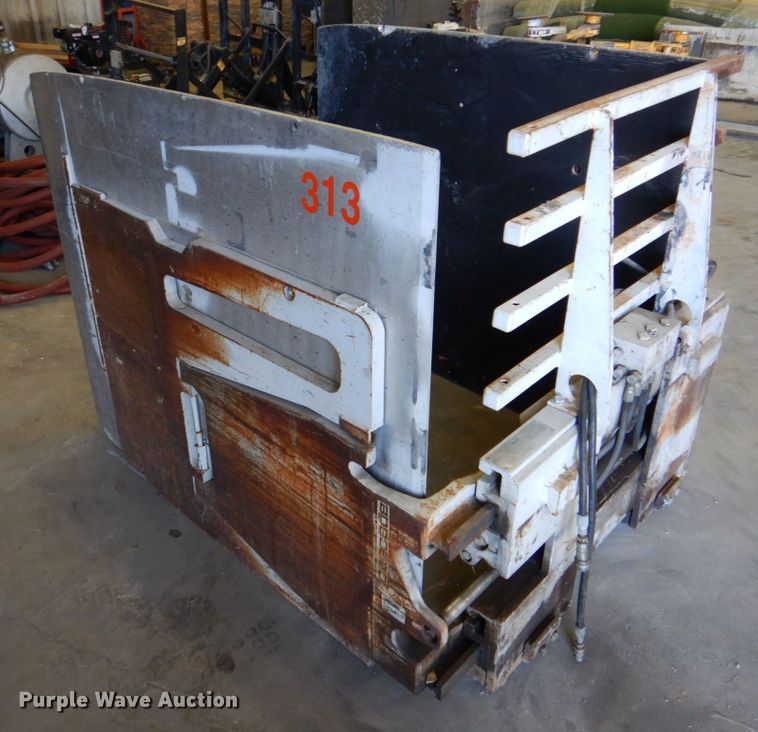 Forklift squeeze clamp in Justin, TX Item DH5437 sold Purple Wave