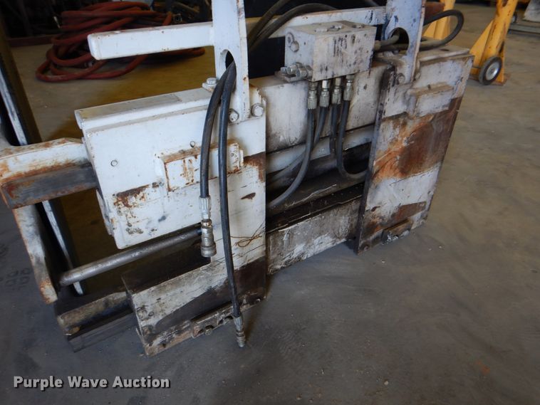 Forklift squeeze clamp in Justin, TX Item DH5437 sold Purple Wave