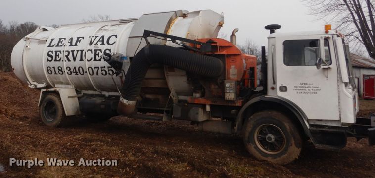 image for item DI1082 1986 Mack MR685RP  vacuum truck