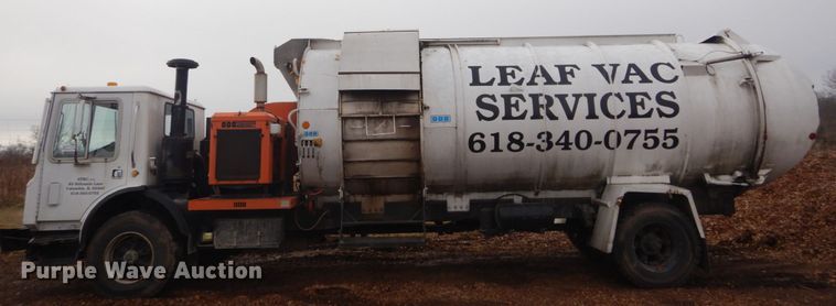 image for item DI1082 1986 Mack MR685RP  vacuum truck