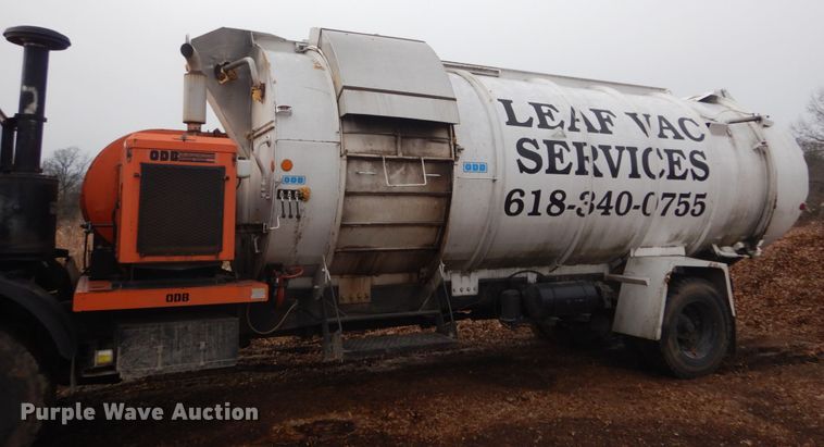 image for item DI1082 1986 Mack MR685RP  vacuum truck