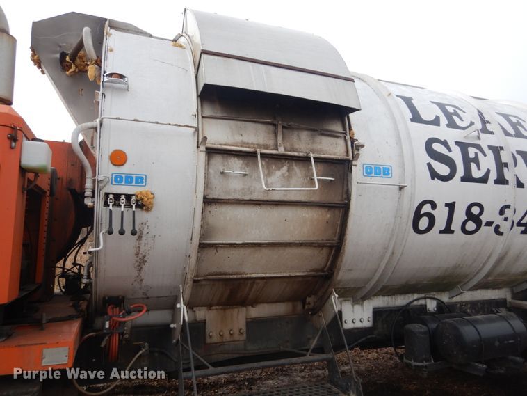 image for item DI1082 1986 Mack MR685RP  vacuum truck