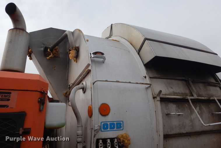 image for item DI1082 1986 Mack MR685RP  vacuum truck
