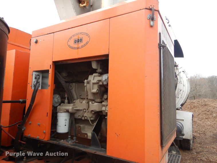 image for item DI1082 1986 Mack MR685RP  vacuum truck