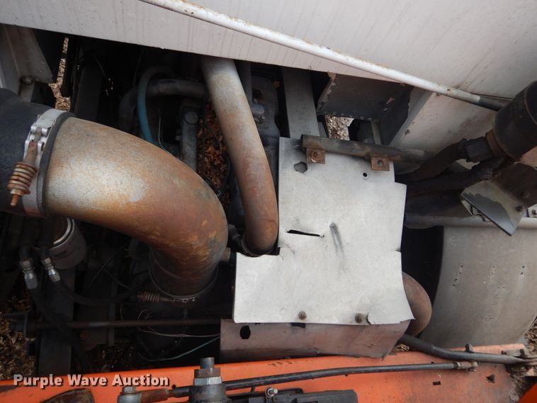 image for item DI1082 1986 Mack MR685RP  vacuum truck