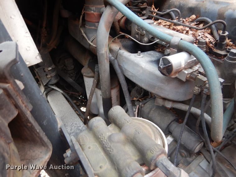 image for item DI1082 1986 Mack MR685RP  vacuum truck
