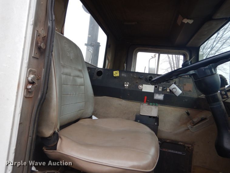 image for item DI1082 1986 Mack MR685RP  vacuum truck