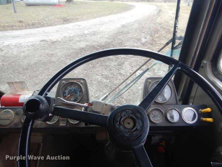 image for item DI1082 1986 Mack MR685RP  vacuum truck