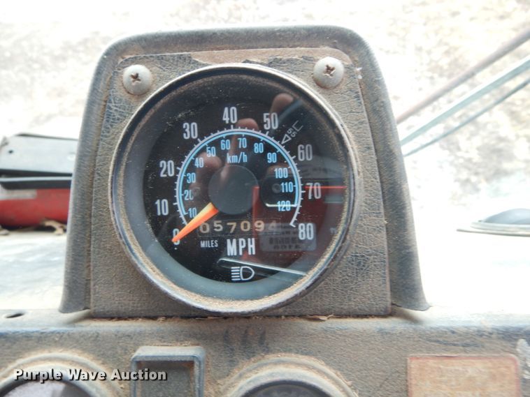 image for item DI1082 1986 Mack MR685RP  vacuum truck