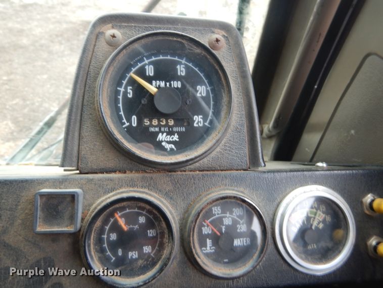image for item DI1082 1986 Mack MR685RP  vacuum truck