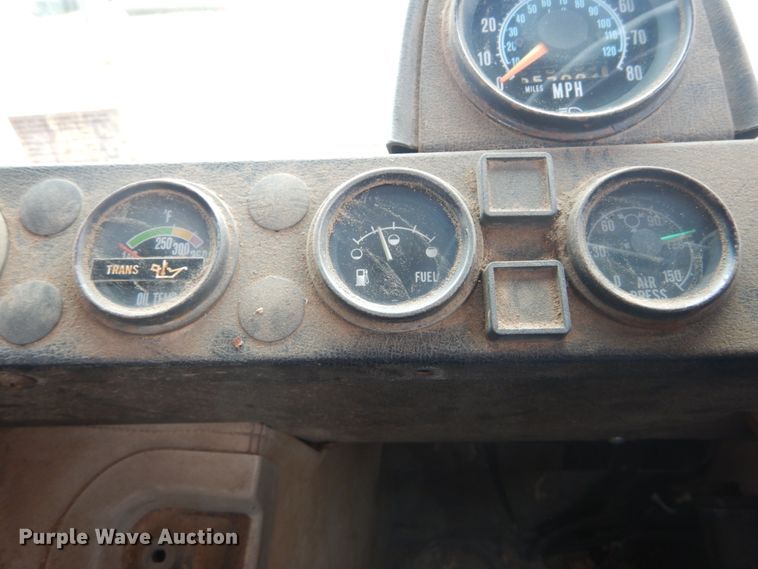 image for item DI1082 1986 Mack MR685RP  vacuum truck