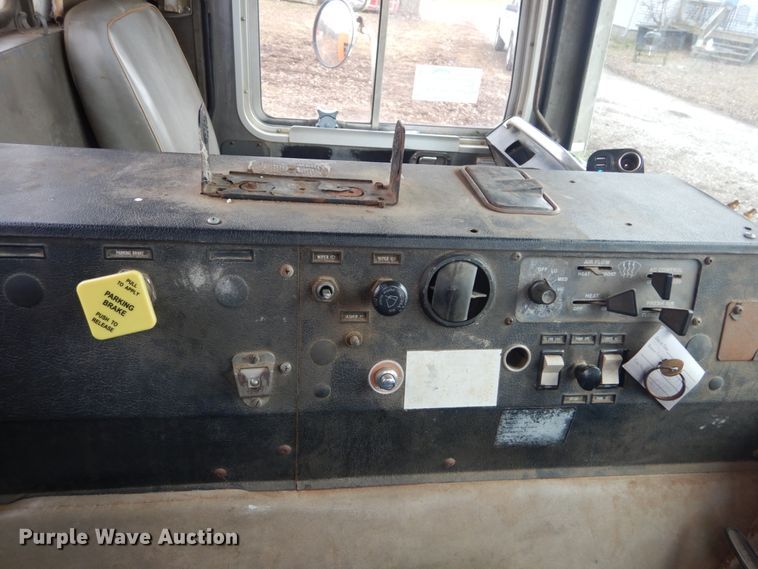 image for item DI1082 1986 Mack MR685RP  vacuum truck