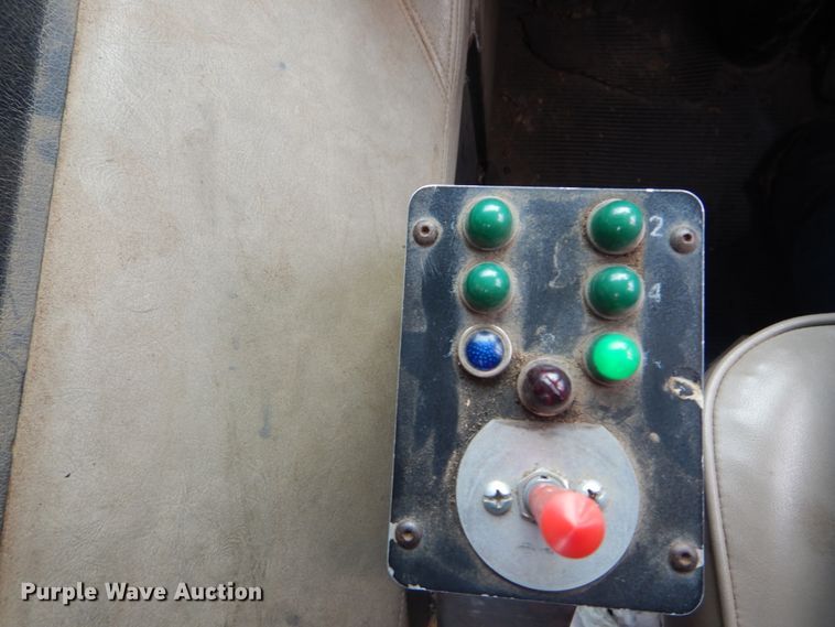 image for item DI1082 1986 Mack MR685RP  vacuum truck