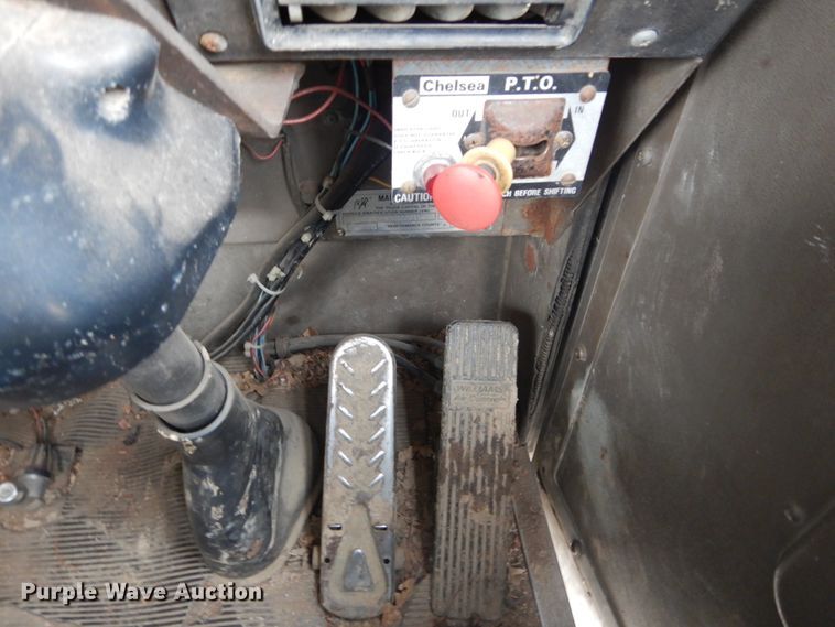 image for item DI1082 1986 Mack MR685RP  vacuum truck