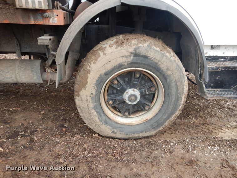 image for item DI1082 1986 Mack MR685RP  vacuum truck