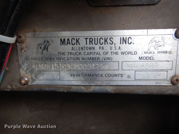 image for item DI1082 1986 Mack MR685RP  vacuum truck