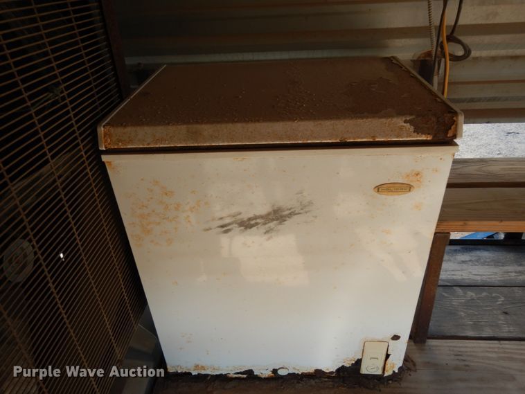 image for item DJ7264 2012 C&M cooling trailer