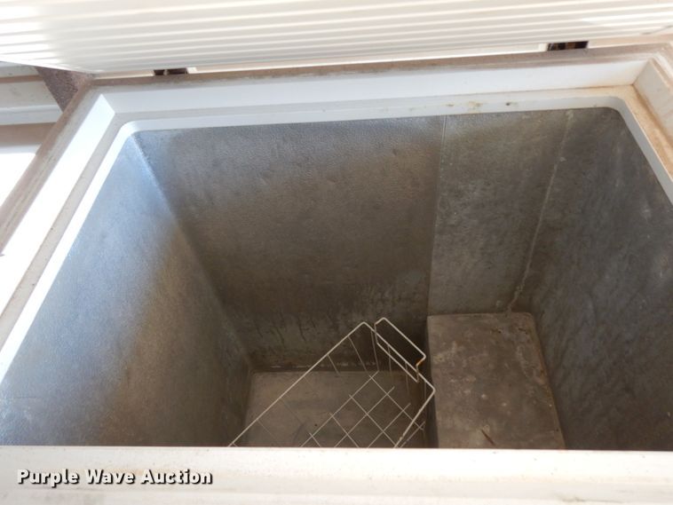 image for item DJ7264 2012 C&M cooling trailer