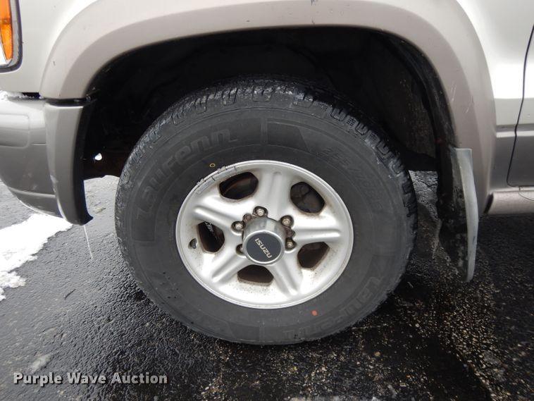 image for item DL2711 2001 Isuzu Trooper  SUV