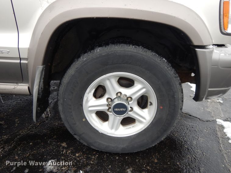 image for item DL2711 2001 Isuzu Trooper  SUV