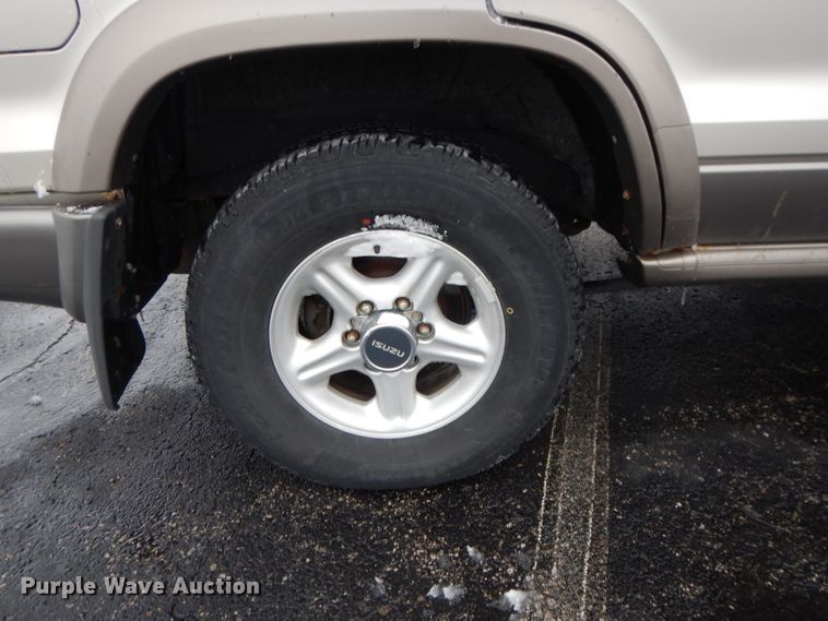 image for item DL2711 2001 Isuzu Trooper  SUV