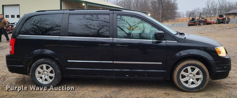 image for item DN5996 2008 Chrysler Town & Country  van